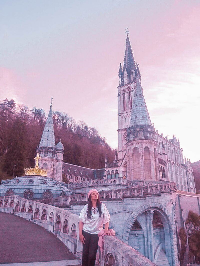 Visit Lourdes in south west France. At the foot of the Pyrenees mountains in south west France you´ll find the town of Lourdes which is one of the most important pilgrimage sites in the World.