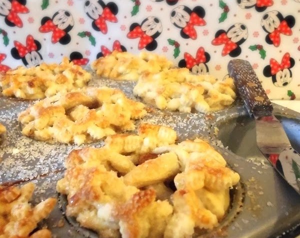 An easy recipe for spiced homemade mini apple pies