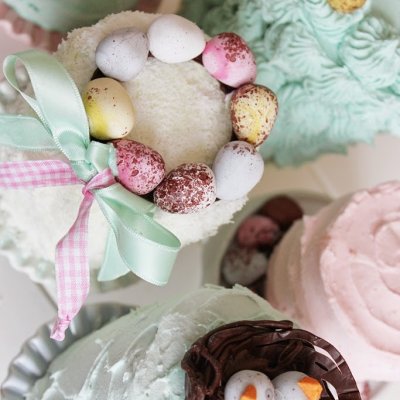 Mini Pastel Easter Cakes