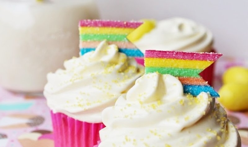 Ever heard of a cake or frosting made of jelly (jello)? Well it does exist and here´s the evidence!