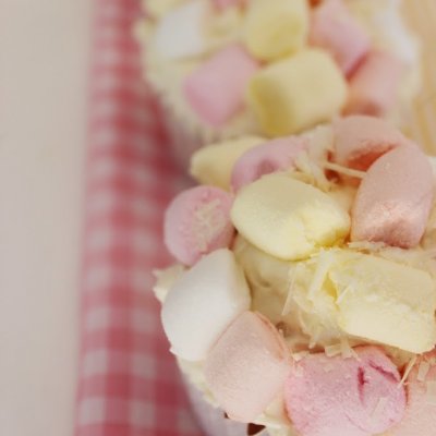 Toasted Marshmallow and White Chocolate CUPCAKES