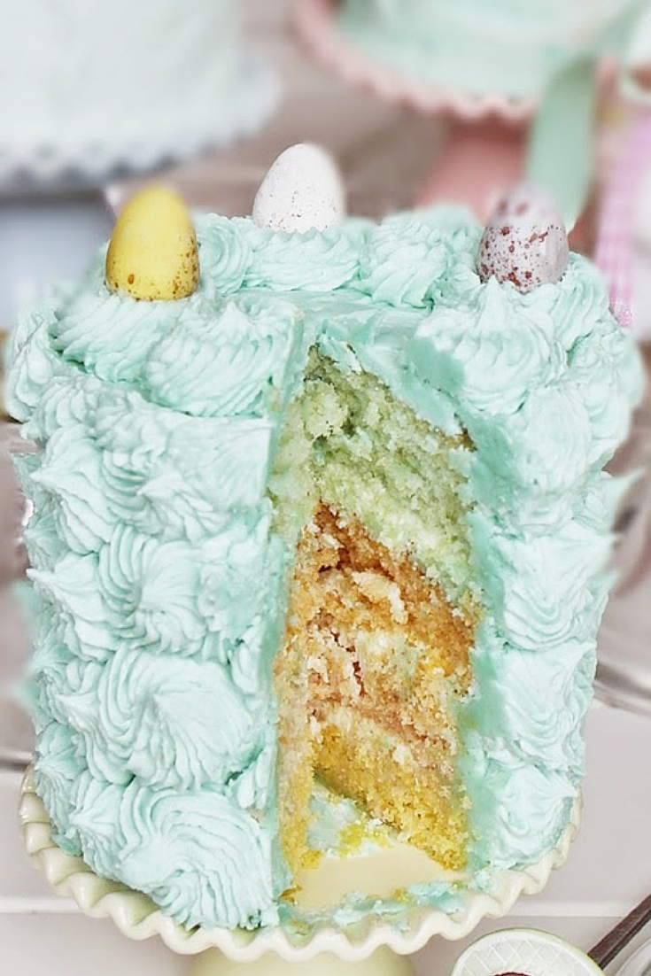 Pastel Mini Cakes decorated for Easter | FlavoursandFrosting.com
