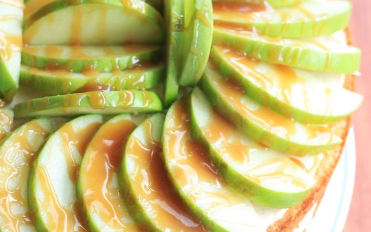 Apple Caramel Cream Cheese Cake
