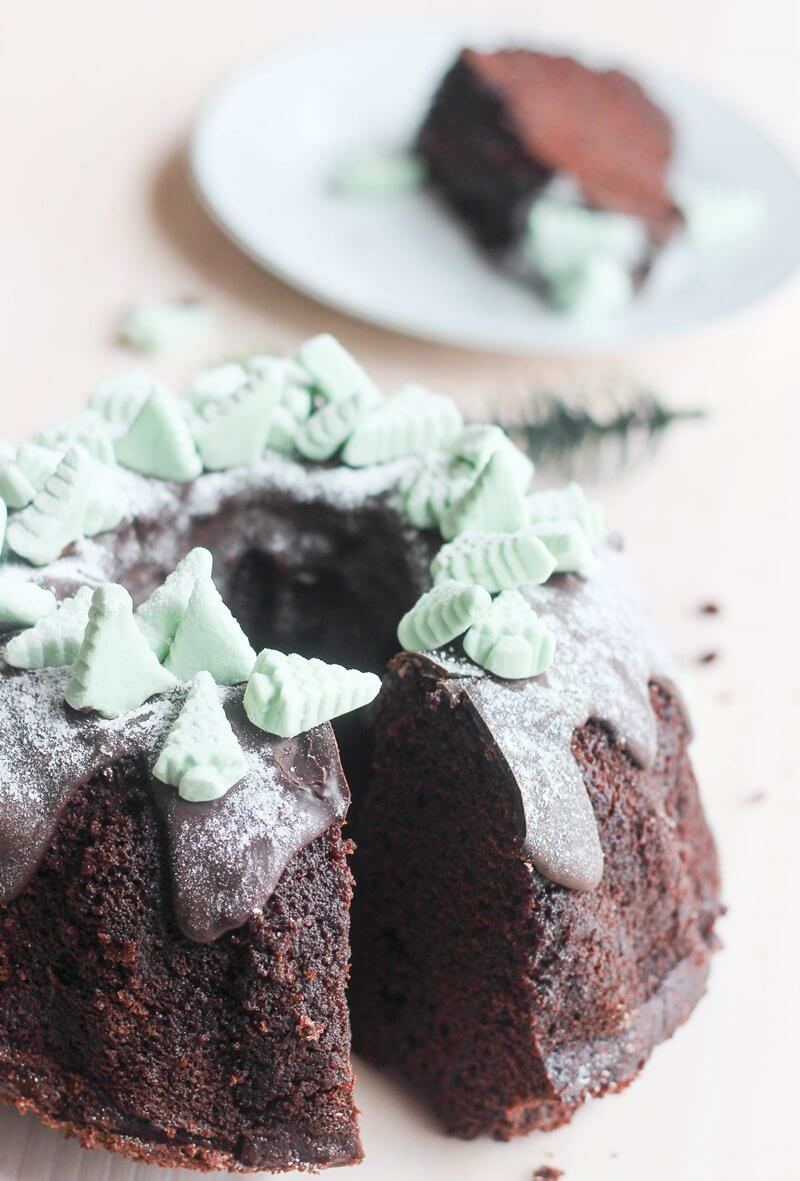 Chocolate Peppermint Bundt Cake | FlavoursandFrosting.com