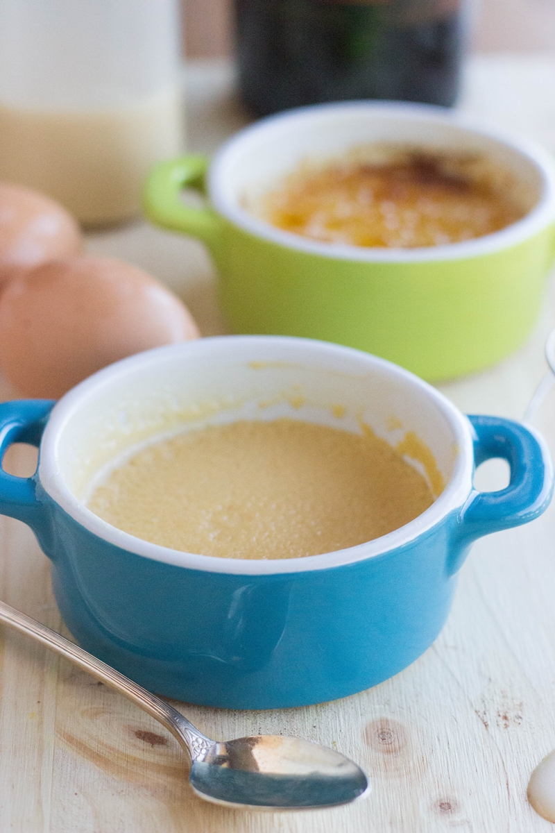  Microwave Creme Brulee made with Baileys Irish Cream + a step by step video tutorial to show you how easy it is to make a Crackly Creme Brulee Caramel Topping!