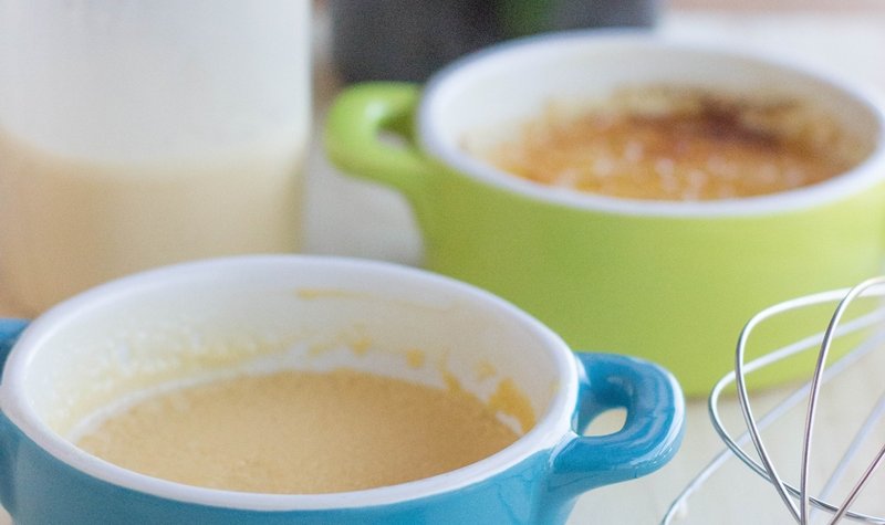 Microwave Creme Brulee made with Baileys Irish Cream + a step by step video tutorial to show you how easy it is to make a Crackly Creme Brulee Caramel Topping!