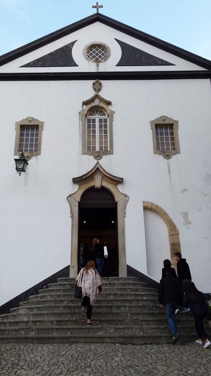 Obidos is pretty historical and is very rich in culture because of all the influences of the Romans, the Moors, and the Arabs.