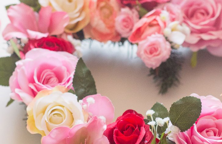 I made this DIY Valentine Wreath for Valentine´s Day decoration and I'm absolutely in love with it!