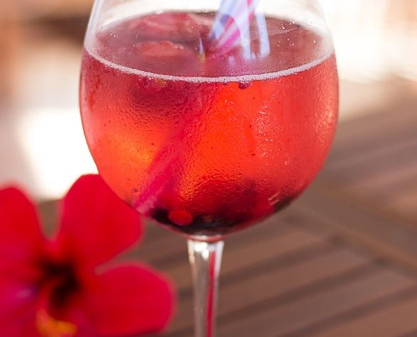 3 Ingredient Berry Sangria Recipe made in just minutes, perfect for Summer, and can be made sugar free too!
