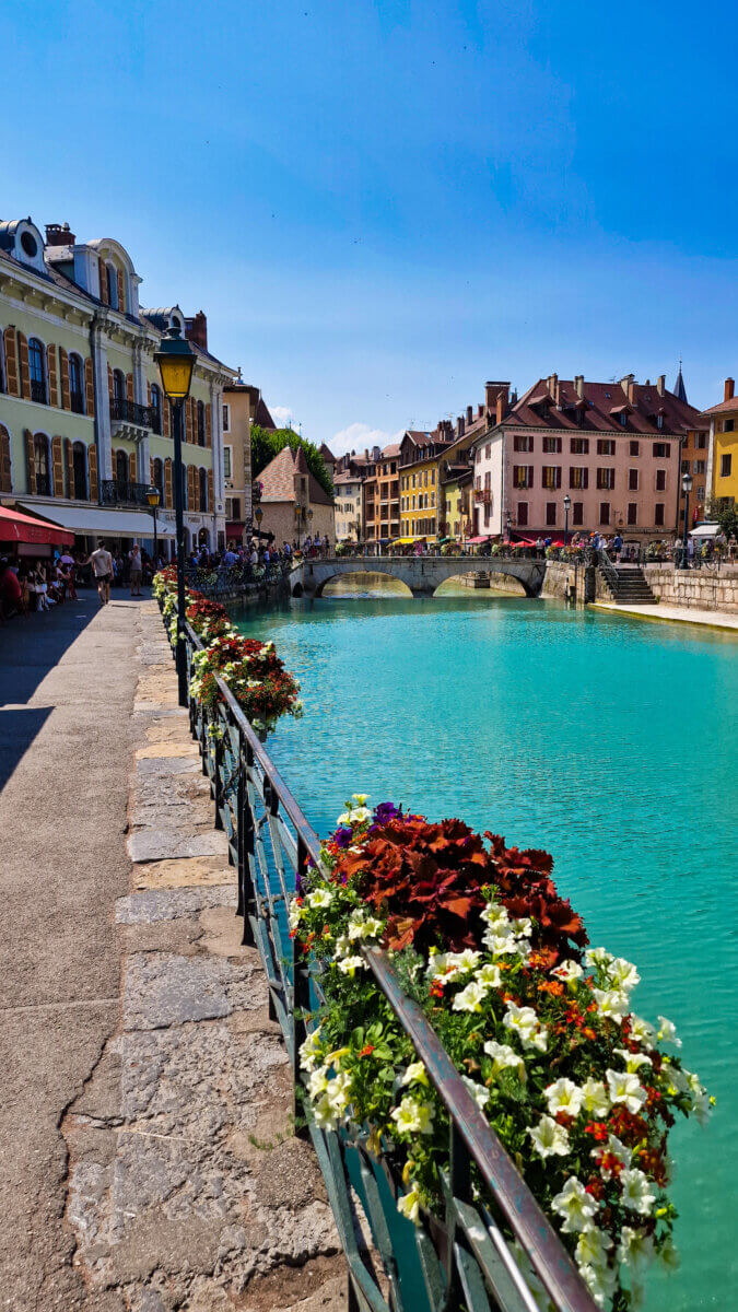 Things to do in Annecy France, What is Annecy famous for, Lake Annecy France, Haute-Savoie department, Why should I go to Annecy?
