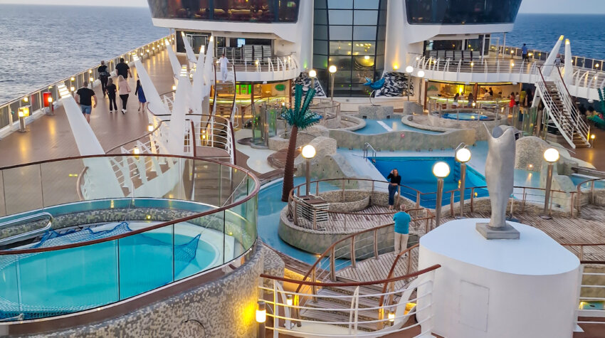 The advantages and disadvantages of cruising