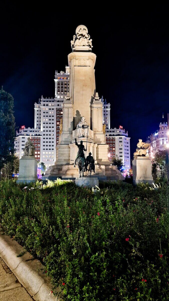 Best Places to eat in Madrid: Breakfast, Brunch, Lunch, Tapas & Dinner Guide Plaza de España in Madrid