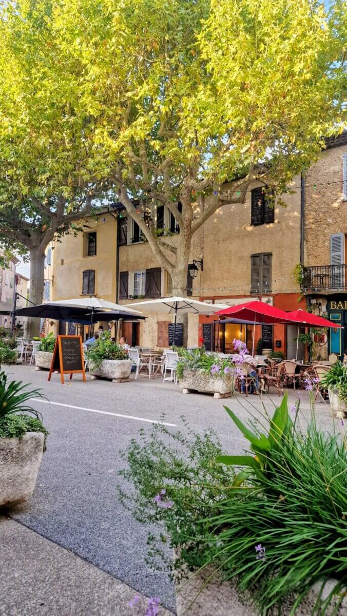 Provence France: Is This The Best Road Trip in France For First Time Visitors?