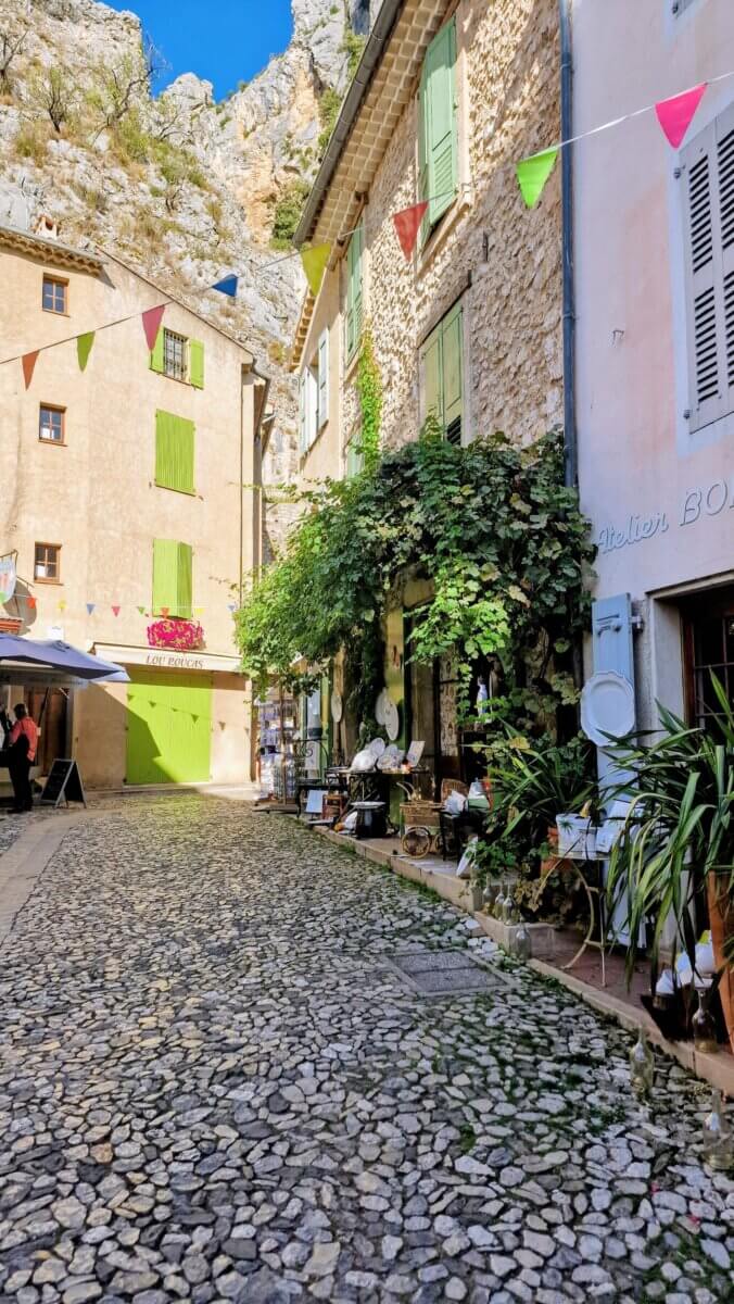 Provence France: Is This The Best Road Trip in France For First Time Visitors?