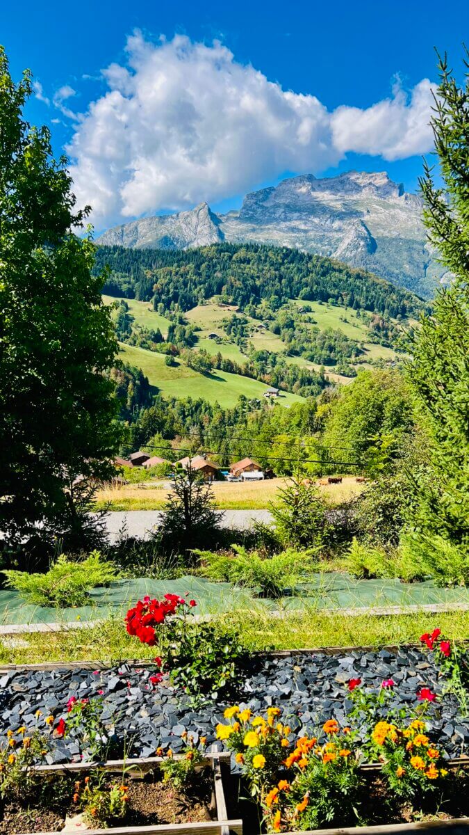 A Travel Guide to Annecy France: Best Restaurants & Day Trips Nearby