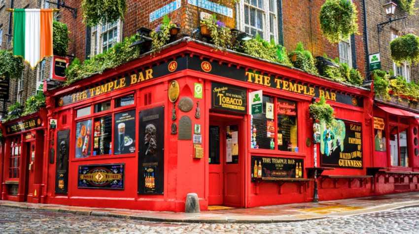 Famous red pub in Dublin city centre
